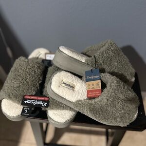 Dearfoams Olive Fuzzy Slide Slippers